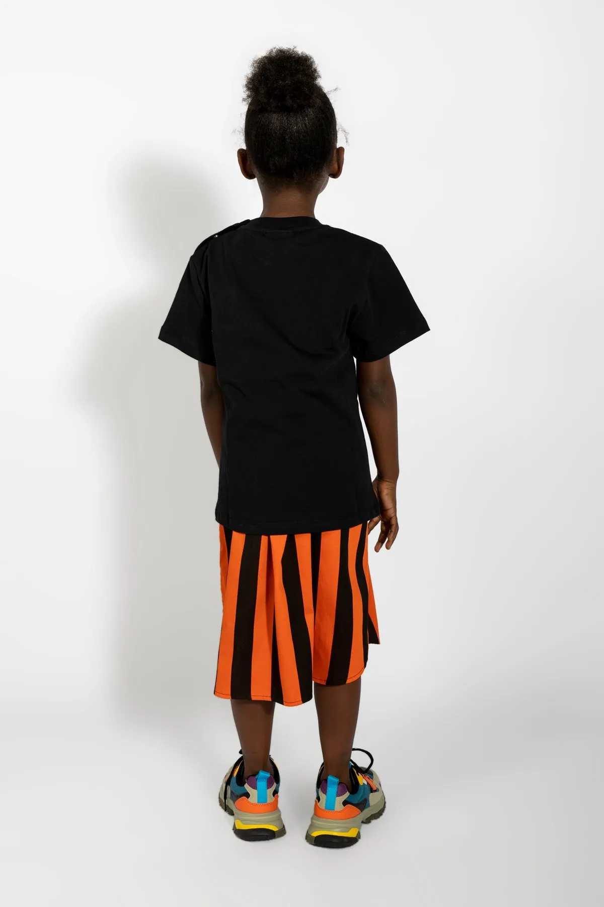 BLACK EMBROIDERED T-SHIRT